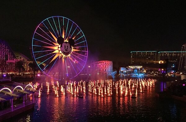 Disneyland & Disney World Around the World