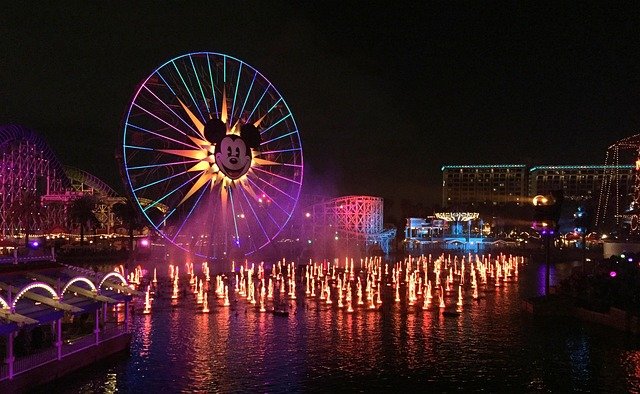 Disneyland & Disney World Around the World